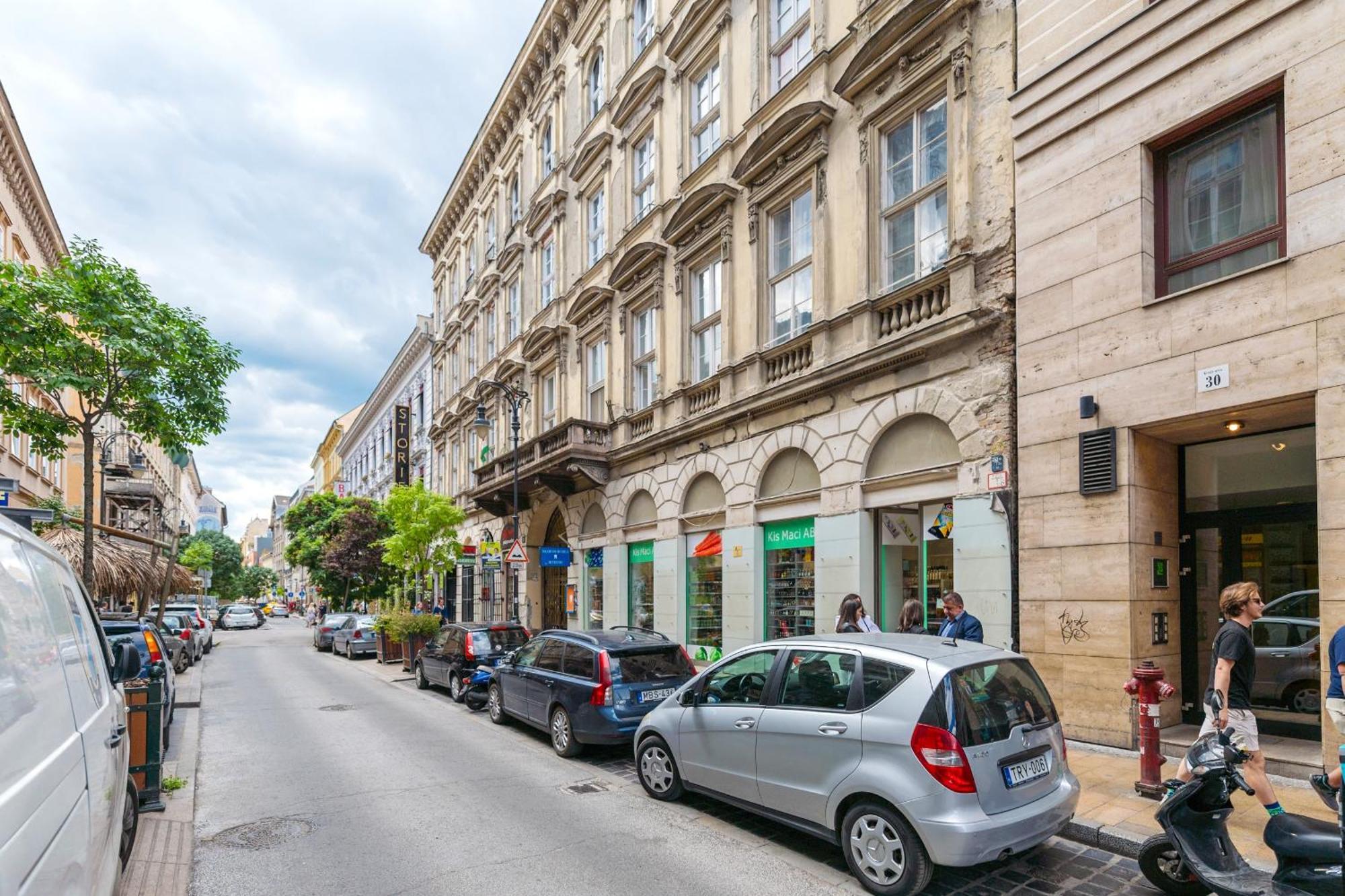 King's Haven Downtown With Balcony Apartment *